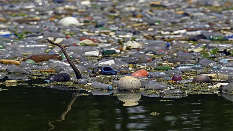 Plastic garbage covers Central American rivers, lakes and beaches