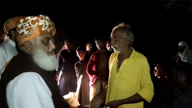 Fazl visits flood-affected areas of Sindh