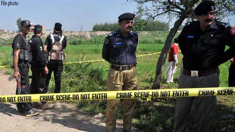  Police kill two 'most wanted' dacoits in Larkana