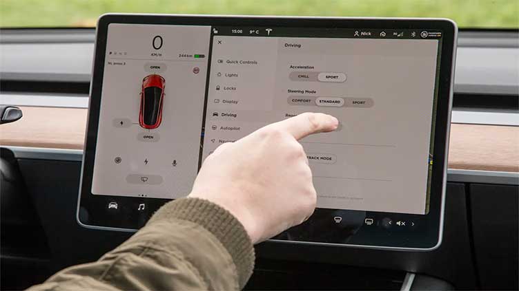 The pros and cons of vehicle touchscreens