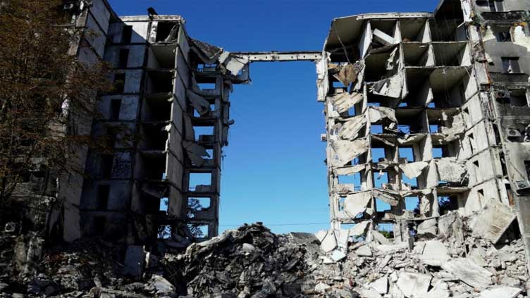  World economy to slow, 'paying the price of war'