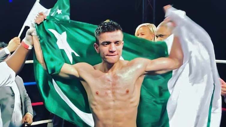 Usman Wazeer knocks out Thai boxer to claim WBO Youth title