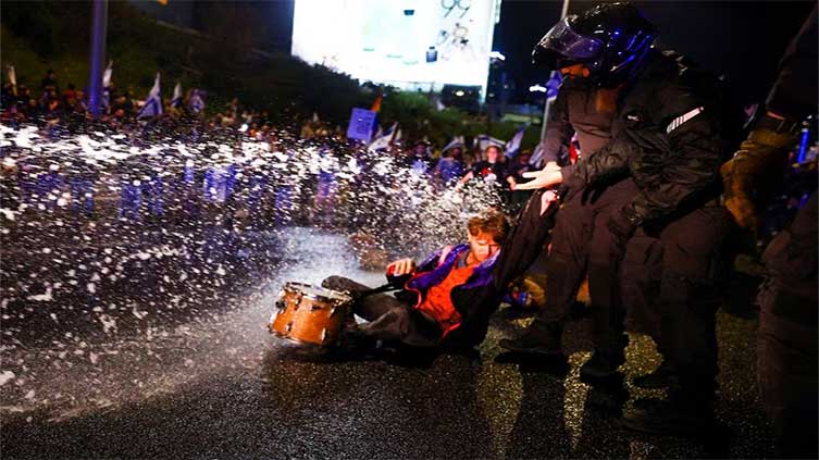 Israeli protests over judicial overhaul continue despite Netanyahu's pause