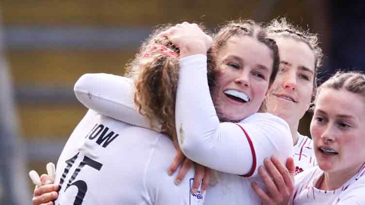 England women run in 12 tries against Italy