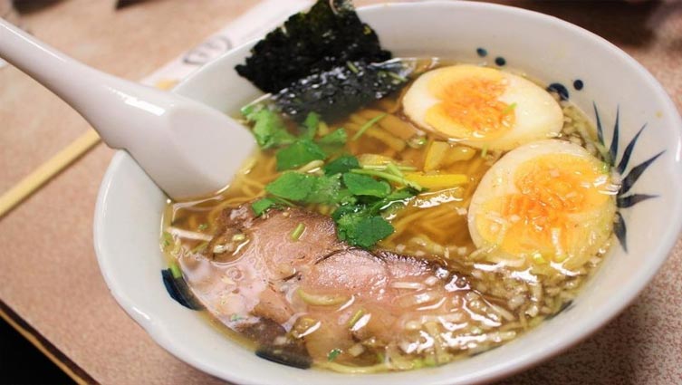 Ramen shop bans customers from using smartphones while dining