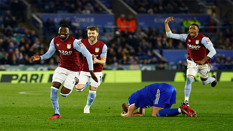 Villa beat 10-man Leicester 2-1 with late Traore winner