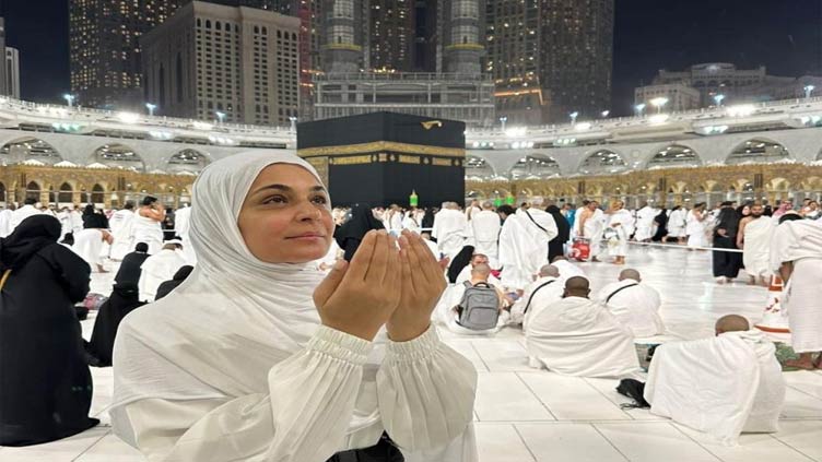 Public terms Meera's latest video in Haram overacting