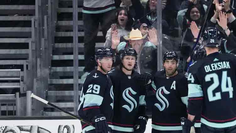 Kraken clinch first playoff berth, beat Coyotes 4-2