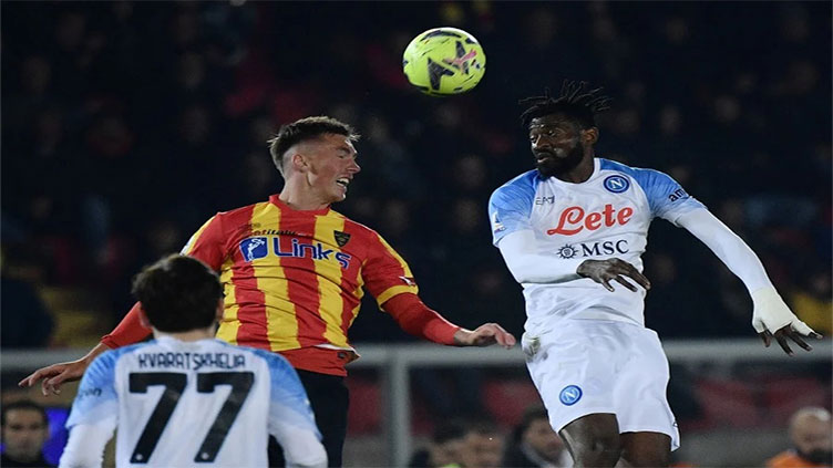 Napoli back on the winning track thanks to Lecce own goal