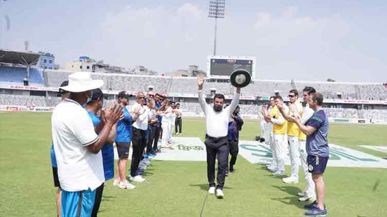 Aleem Dar receives guard of honour in last Test as ICC Elite Panel umpire