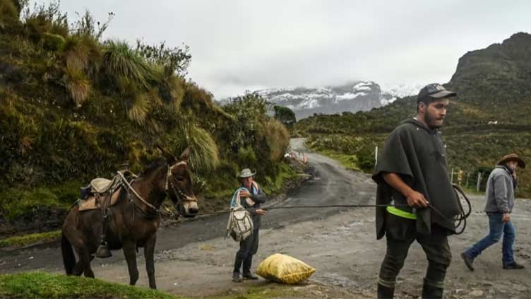 As Colombian volcano rumbles to life, villagers resist evacuation