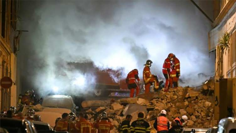 Marseille building collapse injures two, fire hampers search