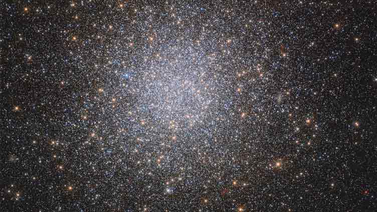 Hubble spies a multi-generational cluster