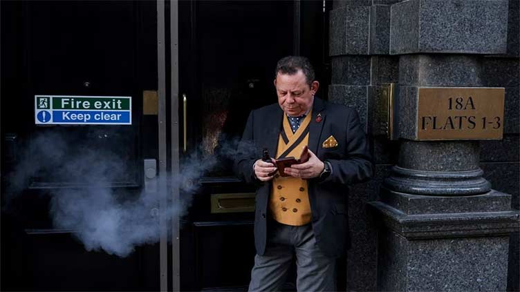 Britain to encourage smokers to swap cigarettes for vapes