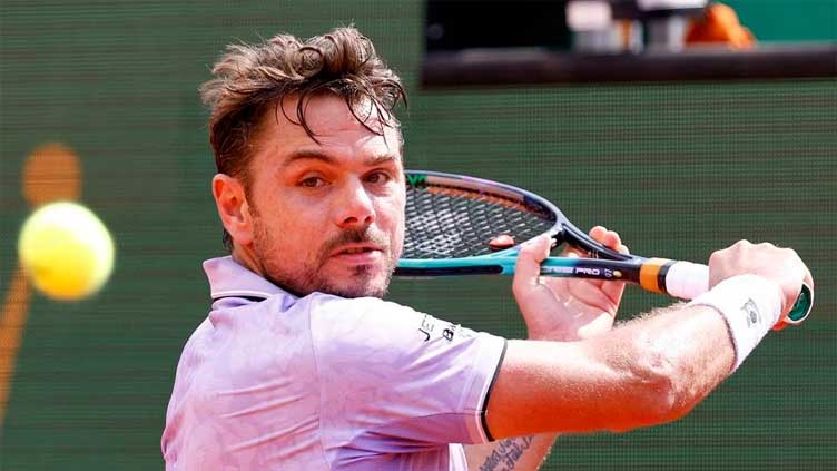 Wawrinka seals comeback victory in Monte Carlo, Murray crashes