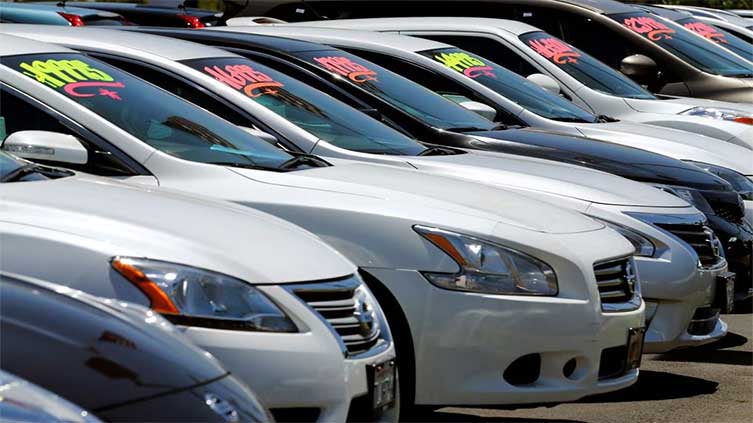 New vehicle prices in US fall below sticker price after nearly two years