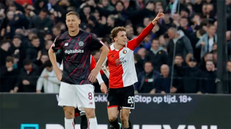 Wieffer makes up for error to score Feyenoord winner