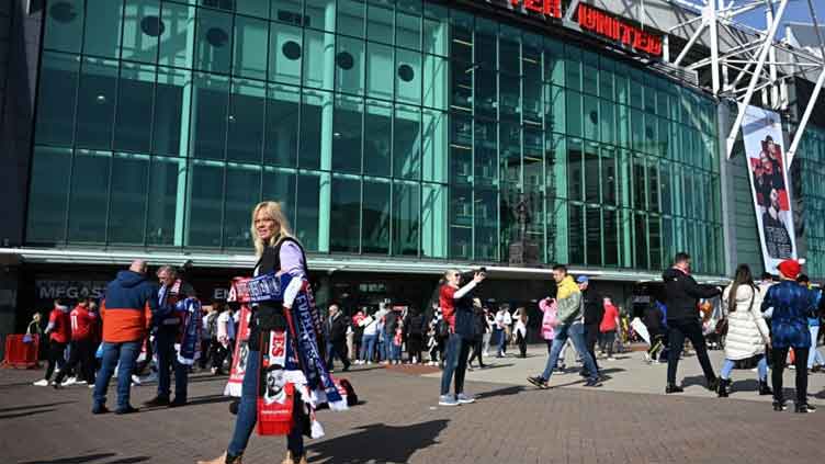 Zilliacus says offer to buy Man Utd still on the table