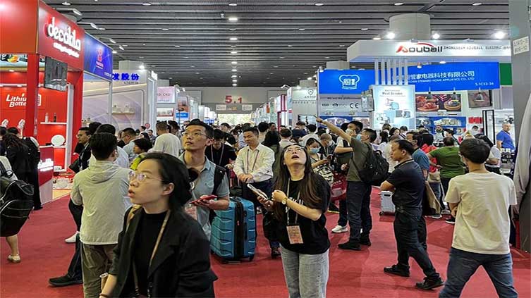 At China's largest trade fair, exporters worry about world economy