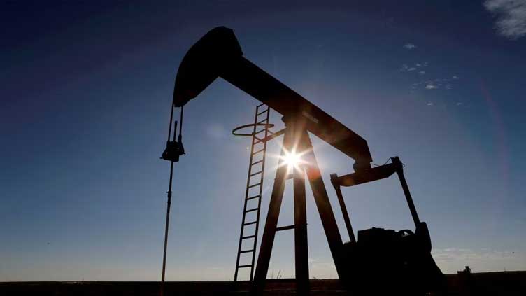 Oil drops over 1% on higher dollar, interest rate concerns