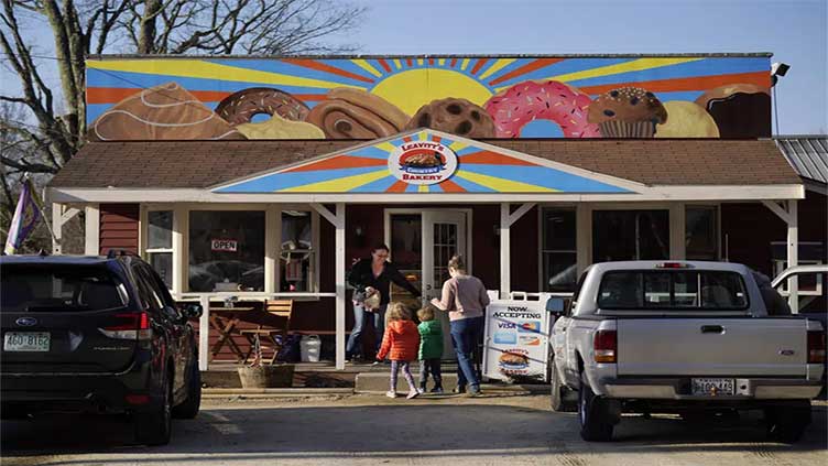 Pastry artwork pits bakery against town in free speech suit