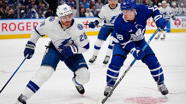 Lightning strike to shock Leafs in Stanley Cup opener