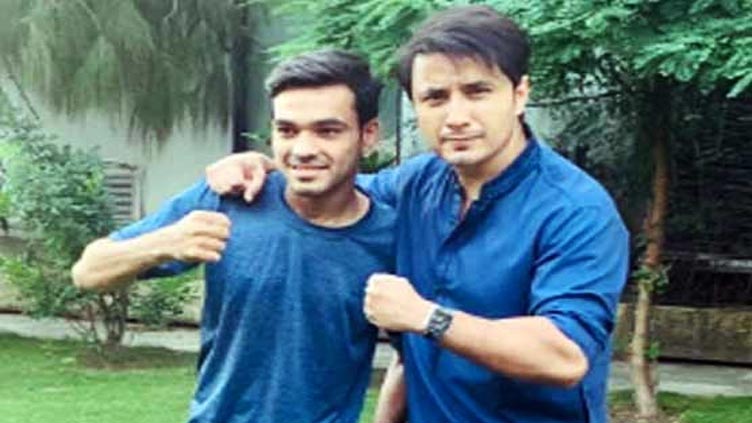 Ali Zafar fulfils promise to kickboxer Agha Kaleem