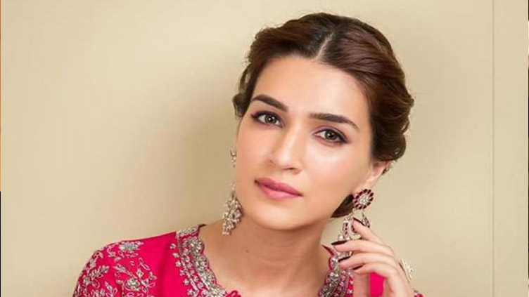 Kriti Sanon travels in economy ignoring business class