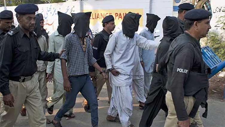 Rangers, police nab five-member gang of robbers in Karachi 