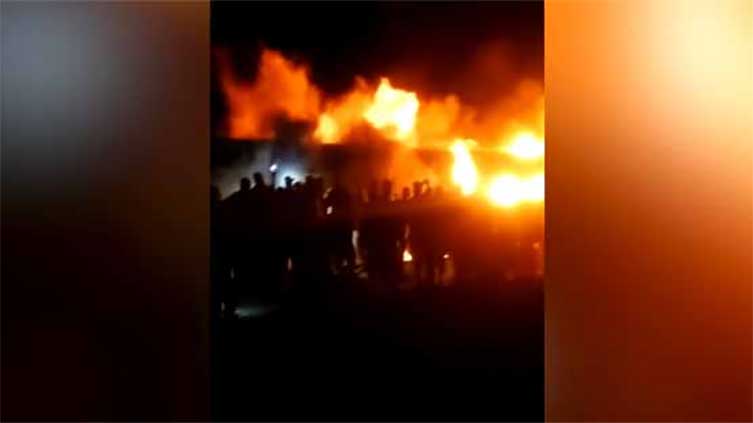 Seven passengers die as Lahore-bound train catches fire 