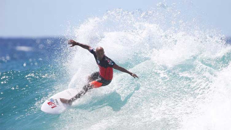 Eliminated Slater handed wildcard to continue on WSL Championship Tour