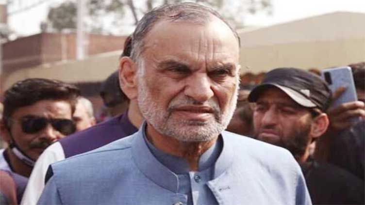 Azam Swati ordered to ensure attendance at upcoming hearing in controversial tweets case