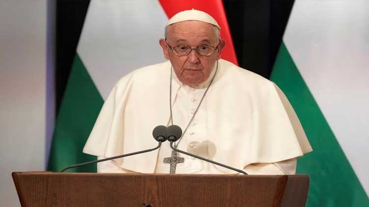 Pope, in Hungary, warns of rising nationalism in Europe, appeals for migrants