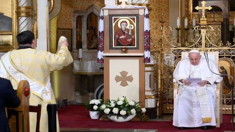Pope, meeting Ukrainian refugees, says better future possible
