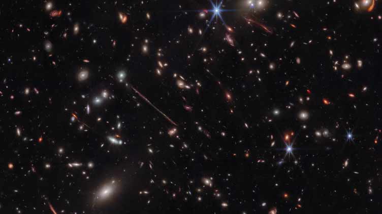 Webb spotlights gravitational arcs in 'El Gordo' galaxy cluster