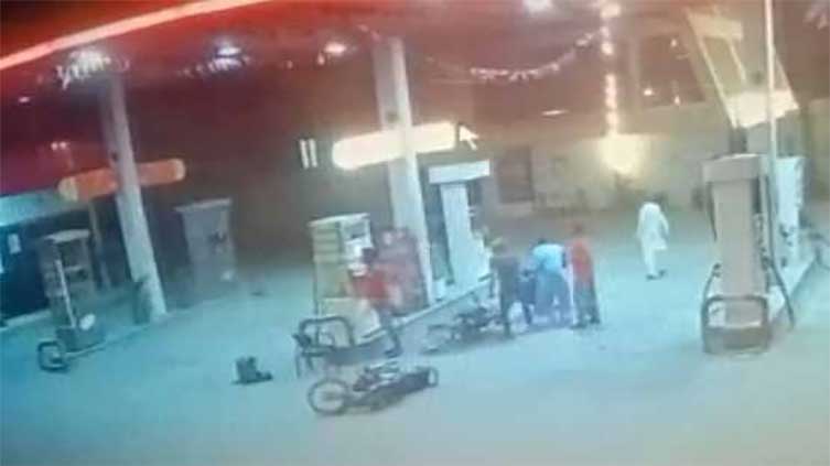 Dacoit kills security guard for resisting robbery in Karachi