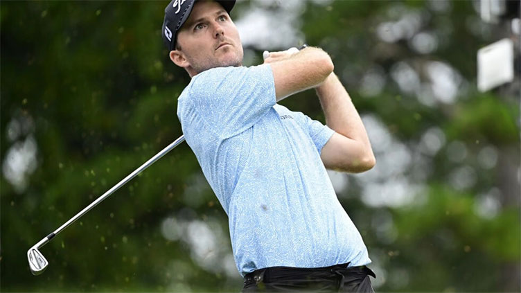 Late eagle lifts Henley to Wyndham lead as Scott starts strong