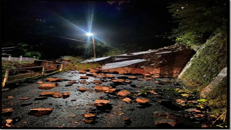 Rescuers search for missing pilgrims after north India landslide