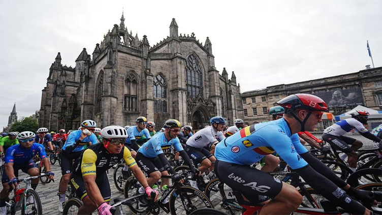 Men's world championships road race resumes after protest