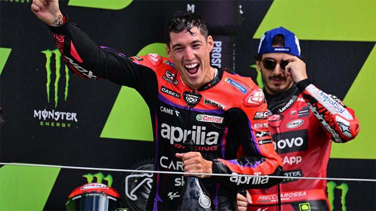 'Invincible' Aleix Espargaro swoops late on Bagnaia in British MotoGP