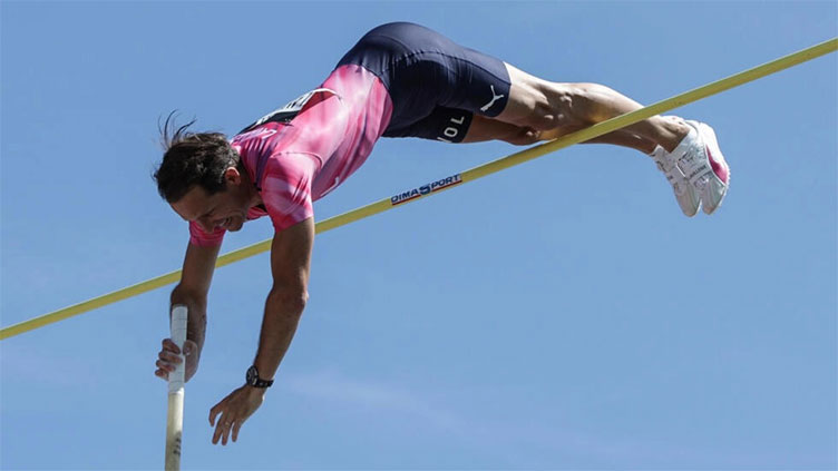 Pole vaulter Lavillenie misses worlds due to painful hamstring