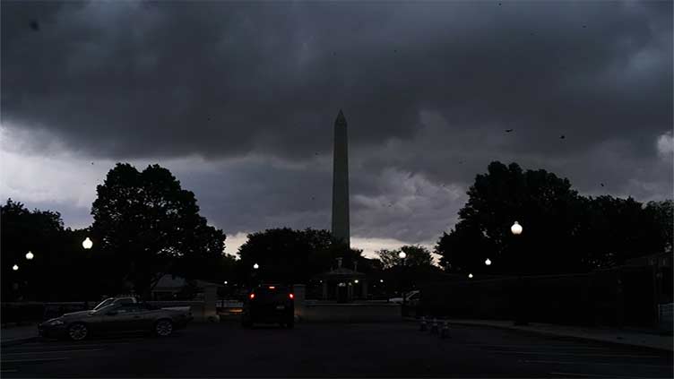 2 dead, thousands of flight cancellations, 1.1 million lose power in eastern US storms