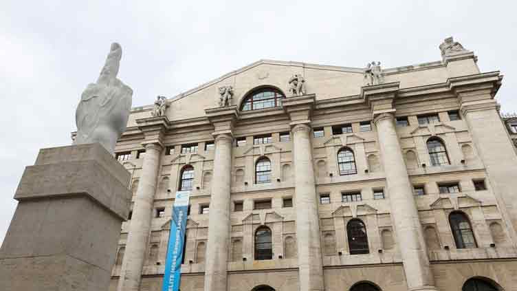 European stocks dip as Italian banks, downbeat data weigh