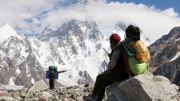 K2 porters tread between tradition and modernity