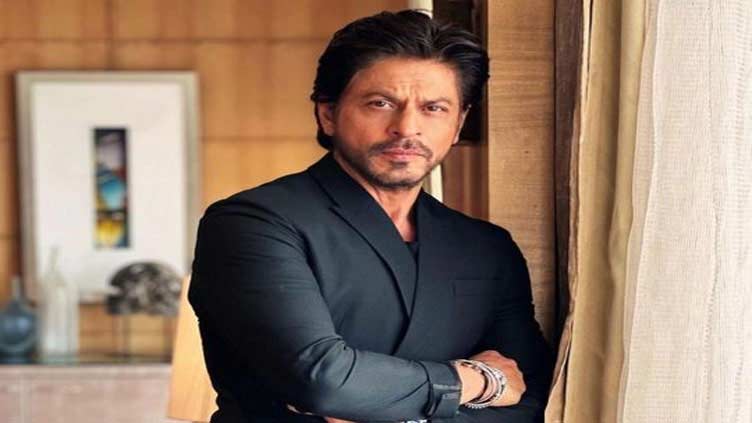 SRK comes up with befitting reply to shut down the trolls on his growing age 