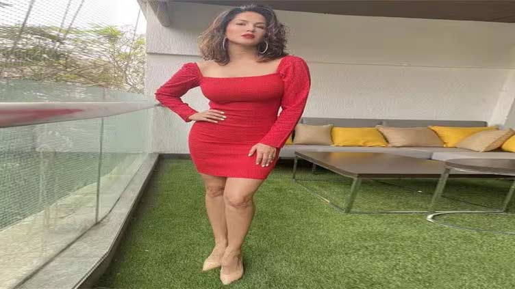 Sunny Leone sets the stage on fire with hot red outfit - Vimarsana News
