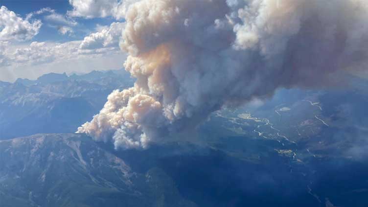 Military joins wildfire fight in Canada's far north