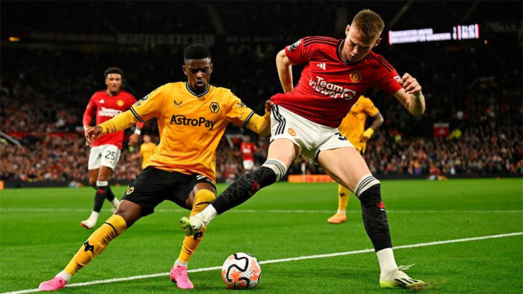 Man Utd punish wasteful Wolves for winning Premier League start