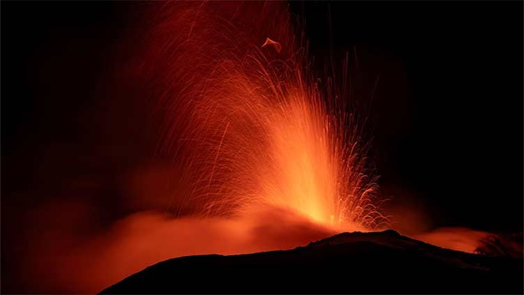 Mount Etna eruption closes Sicily's troubled Catania airport