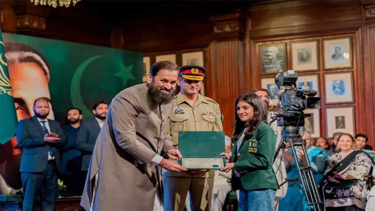 Punjab governor honours young chess star 